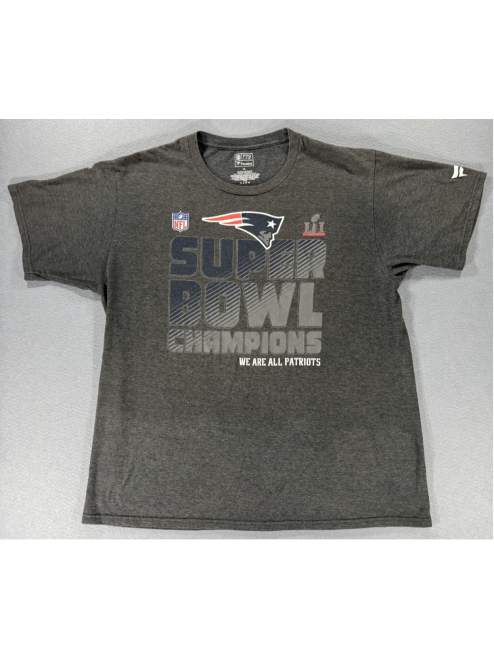 Fanatics NFL Pro Line New England Patriots Super Bowl LI Champions T-Shirt Mens